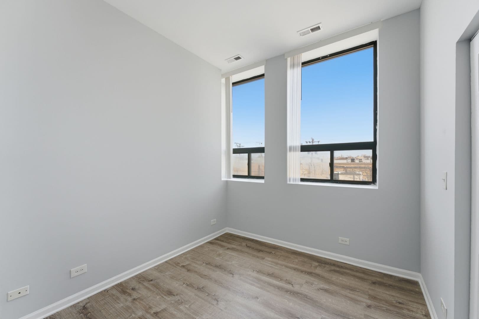 Chicago Apartment: 2451 W Howard Street