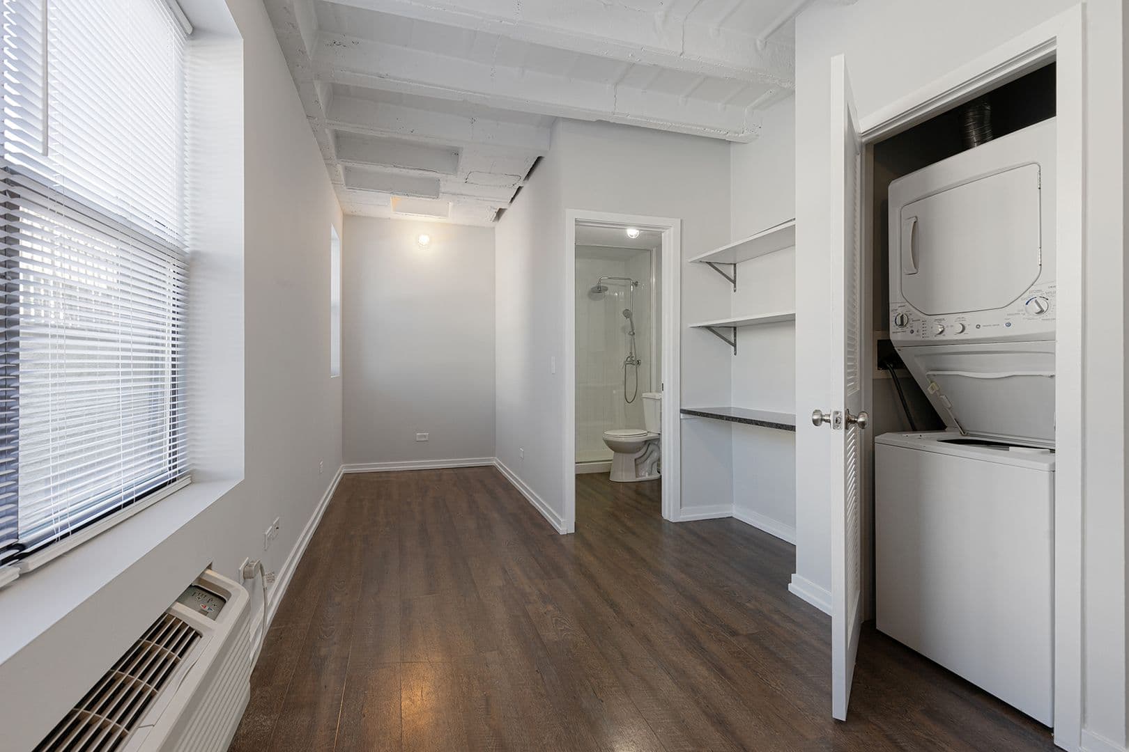 Chicago Apartment: 5718 N Winthrop Avenue