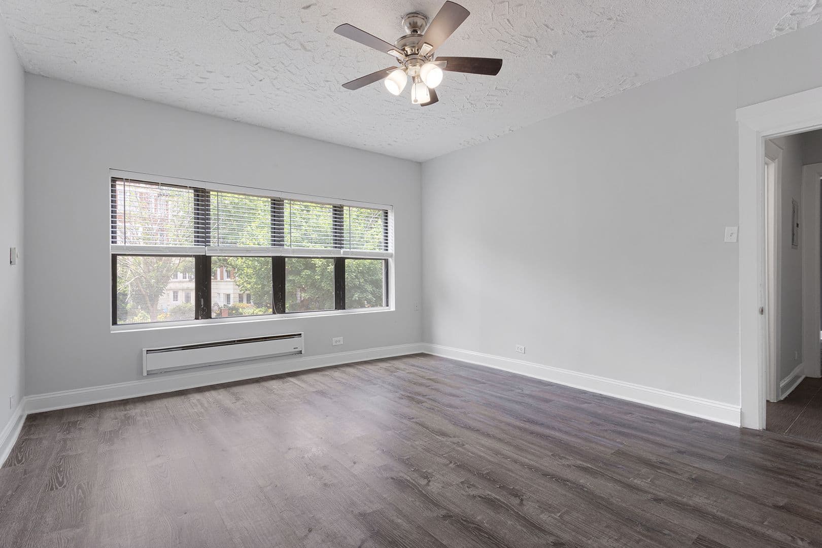 Chicago Apartment: 4555 N Malden St