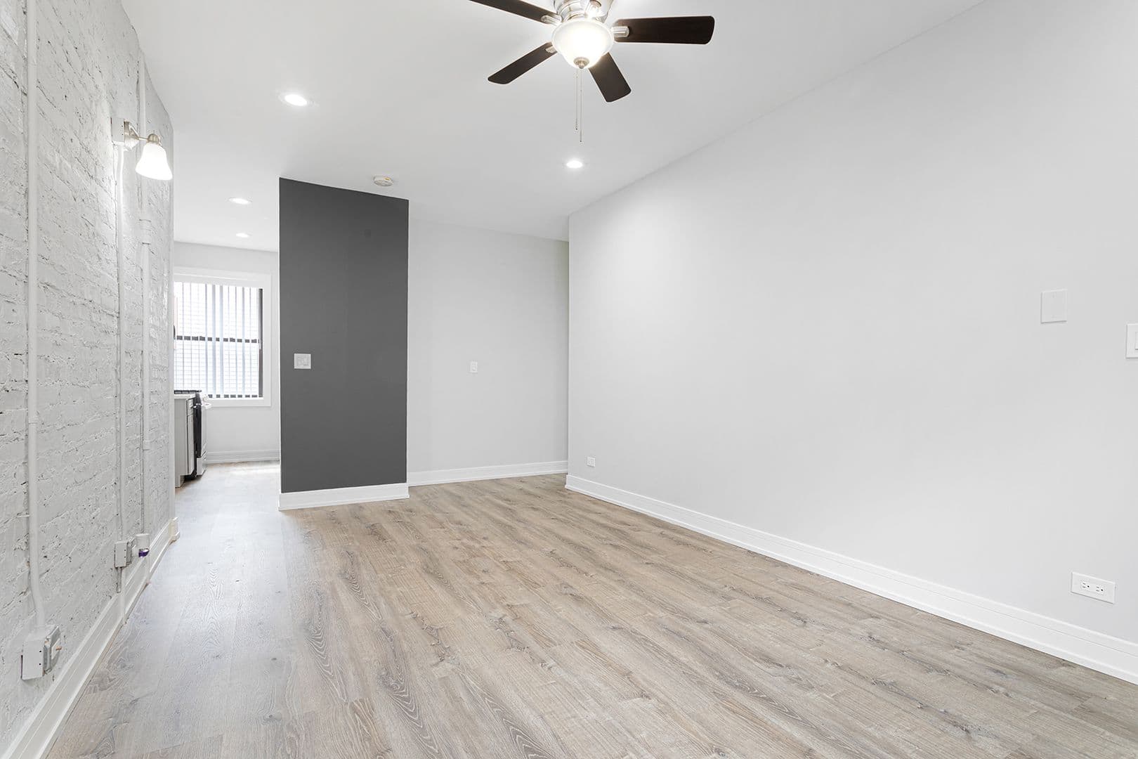 Chicago Apartment: 7618 - 26 N.Eastlake Terrace