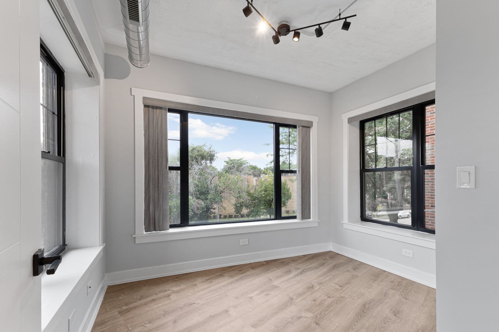Chicago Apartment: 7645 N Sheridan Rd