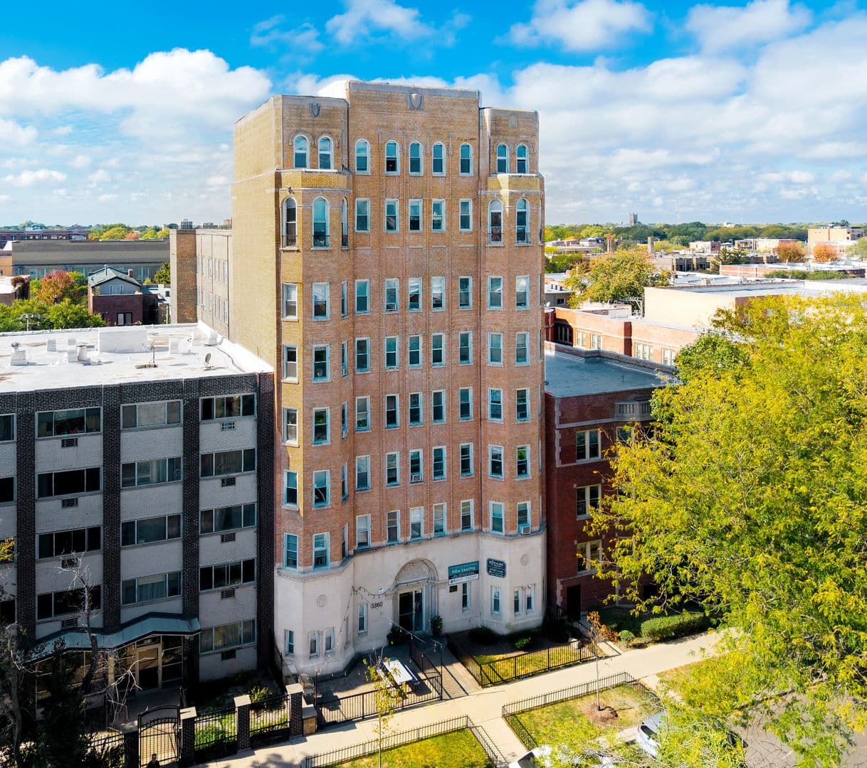 Chicago Apartment: 5860 N Kenmore Avenue