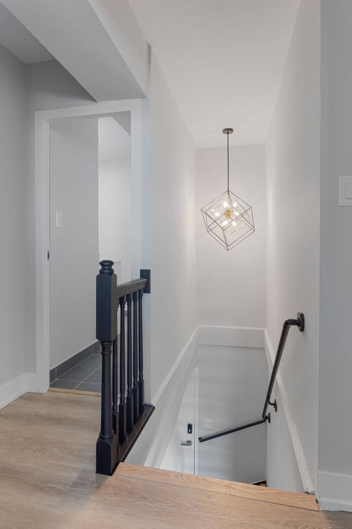 Chicago Apartment: 6166 N Sheridan Rd