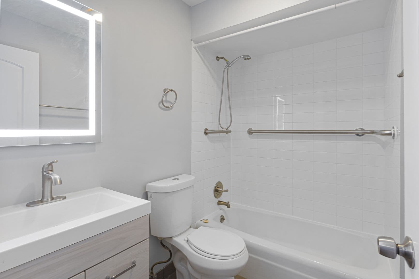 Chicago Apartment: 7545 N Winchester Avenue