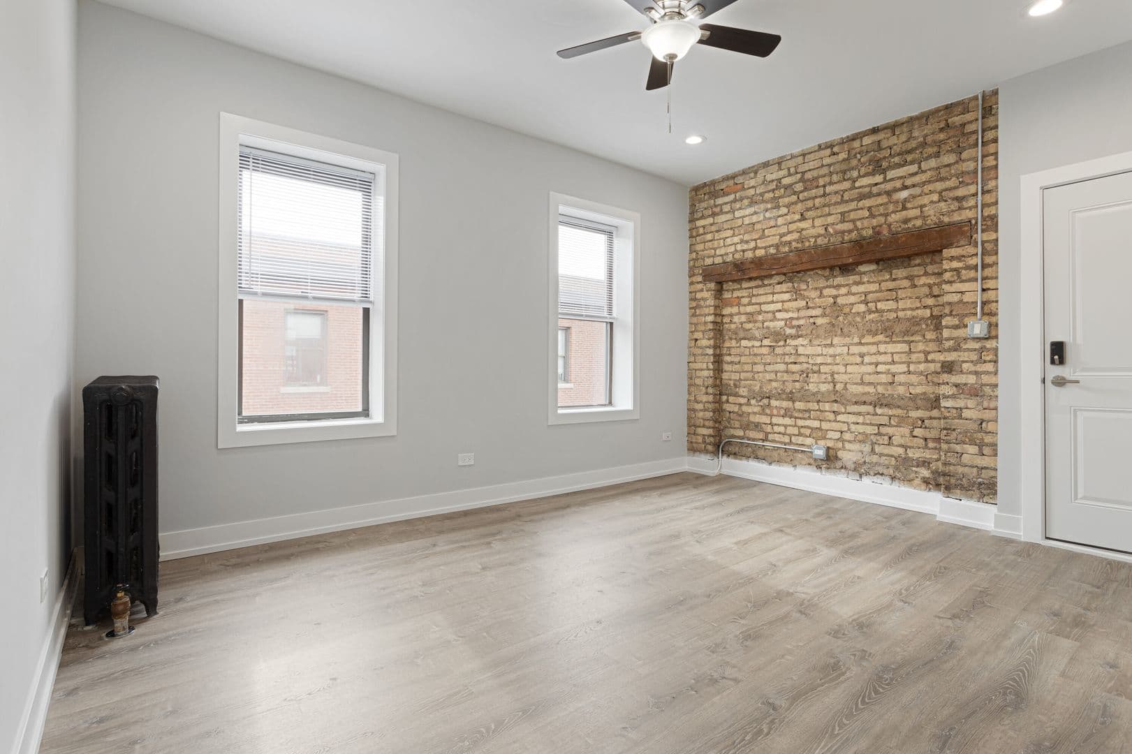 Chicago Apartment: 7417-27 N Clark
