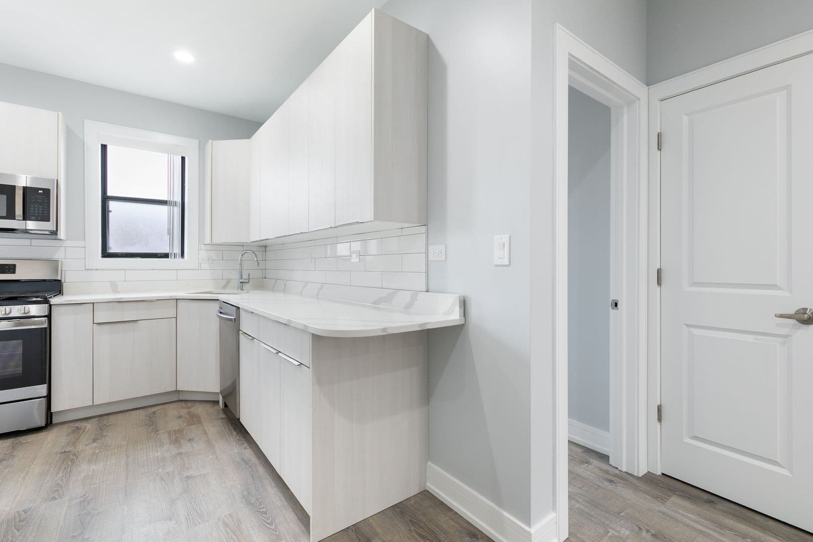 Chicago Apartment: 7618 - 26 N.Eastlake Terrace