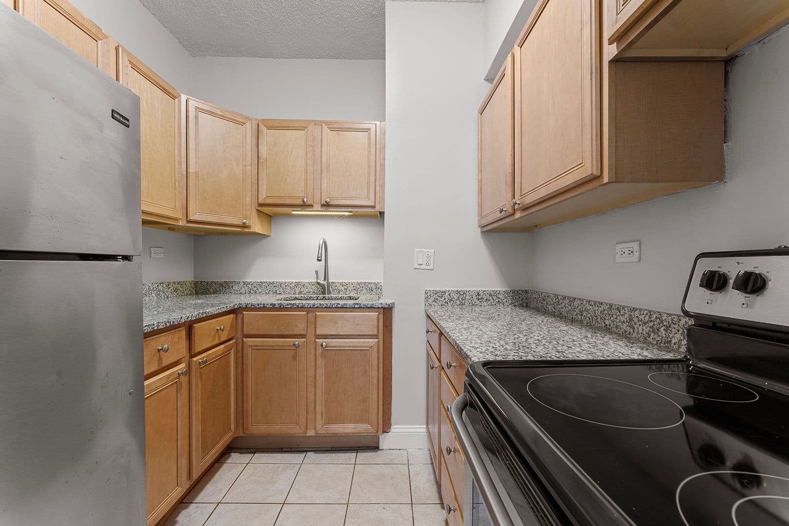 Chicago Apartment: 4520 N Clarendon Ave