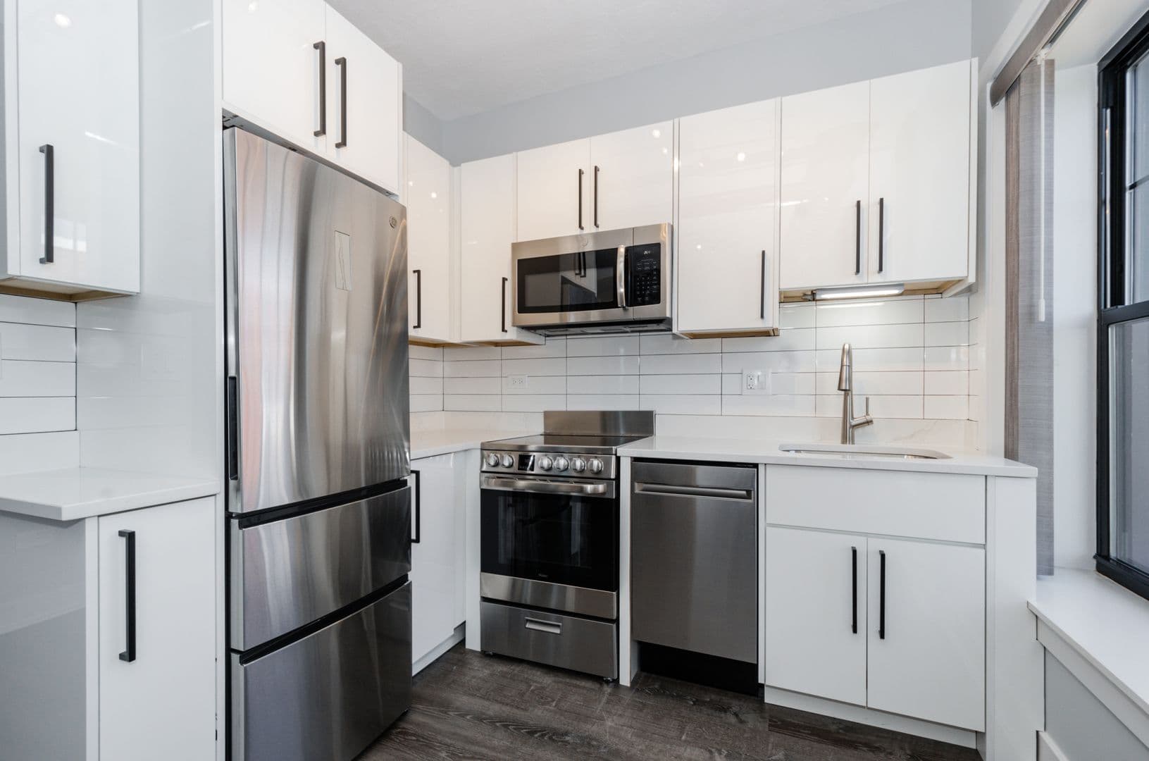 Chicago Apartment: 7645 N Sheridan Rd