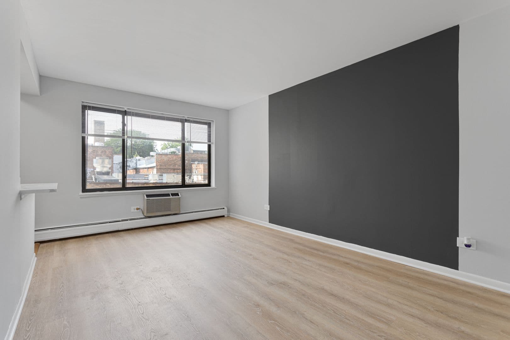 Chicago Apartment: 6758 N. Sheridan Rd.