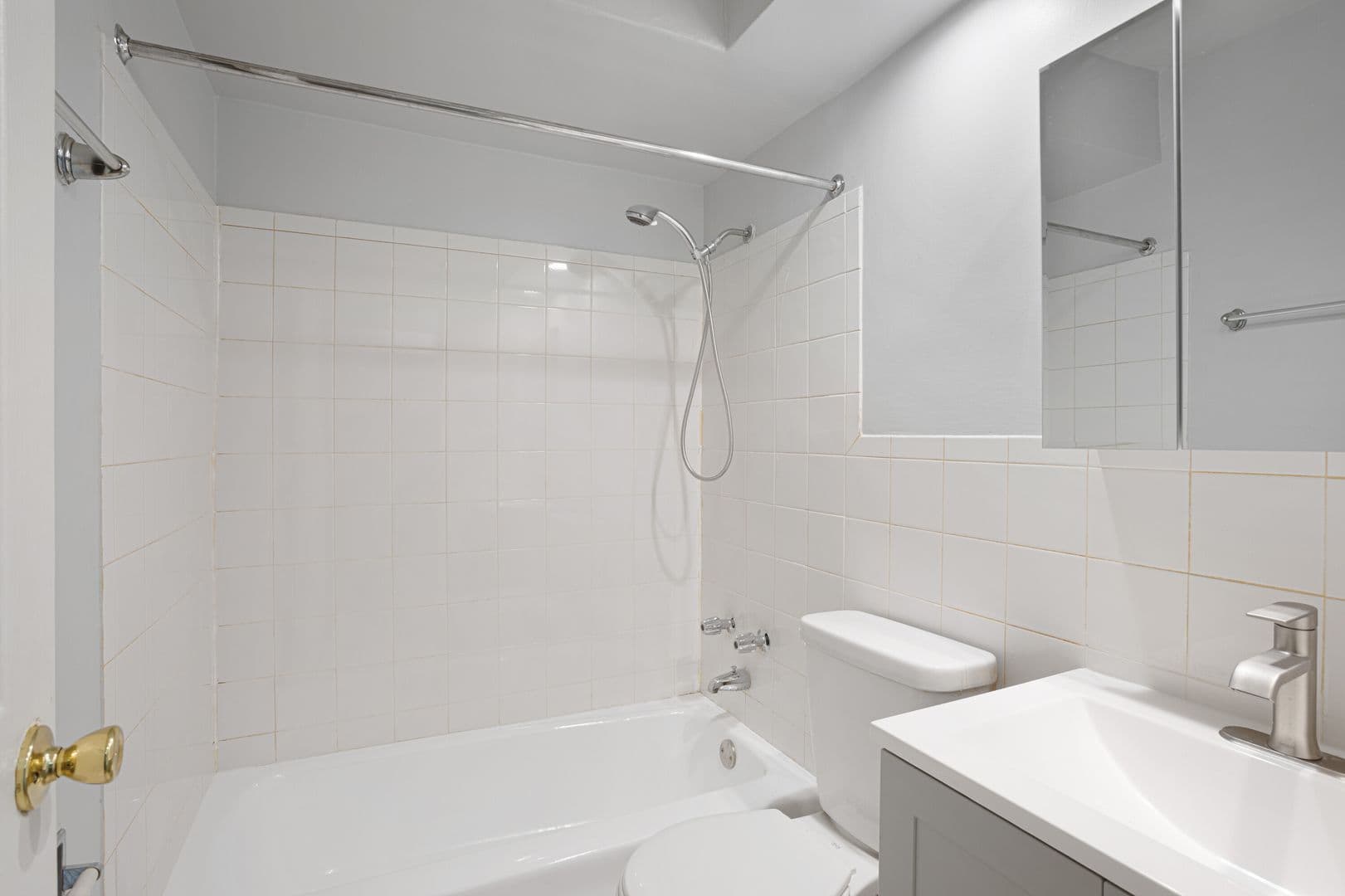 Chicago Apartment: 6758 N. Sheridan Rd.