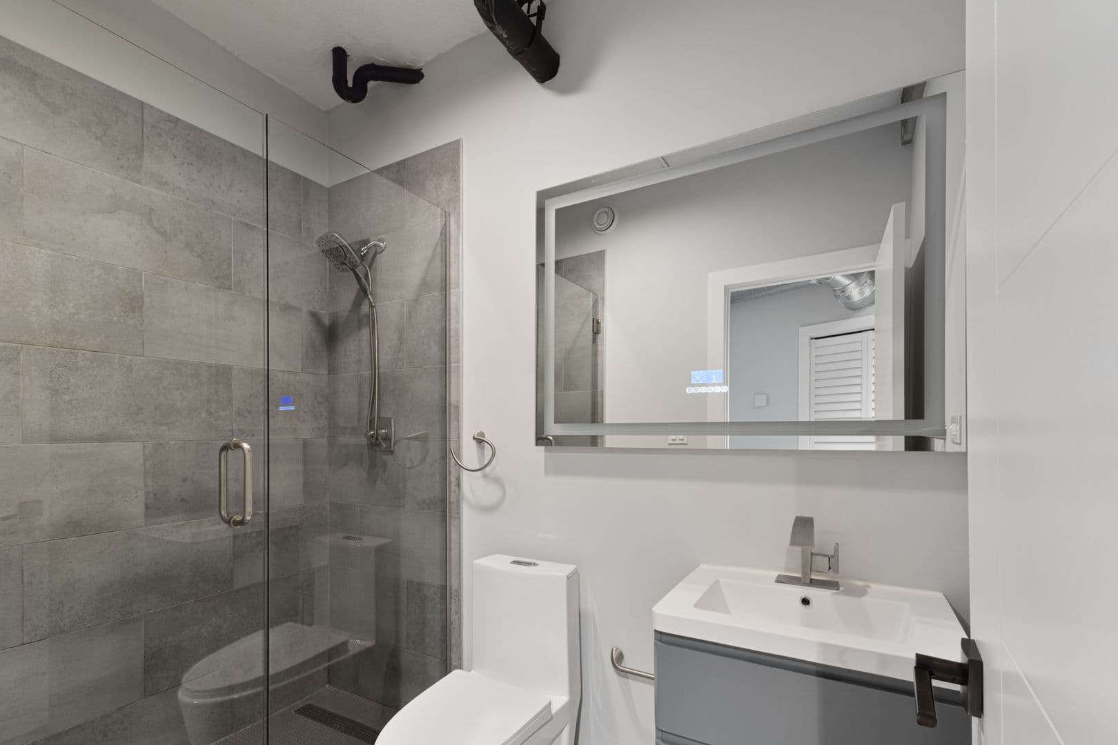 Chicago Apartment: 7645 N Sheridan Rd