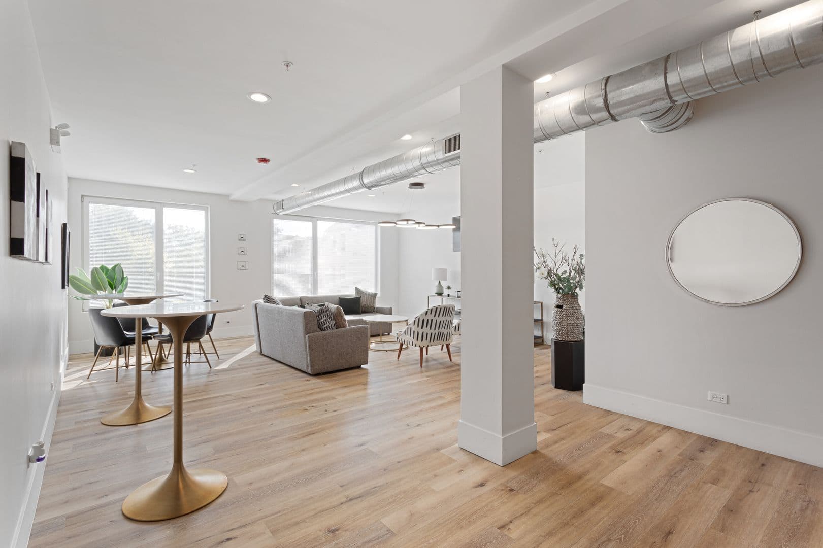 Chicago Apartment: 1531 W Howard Street