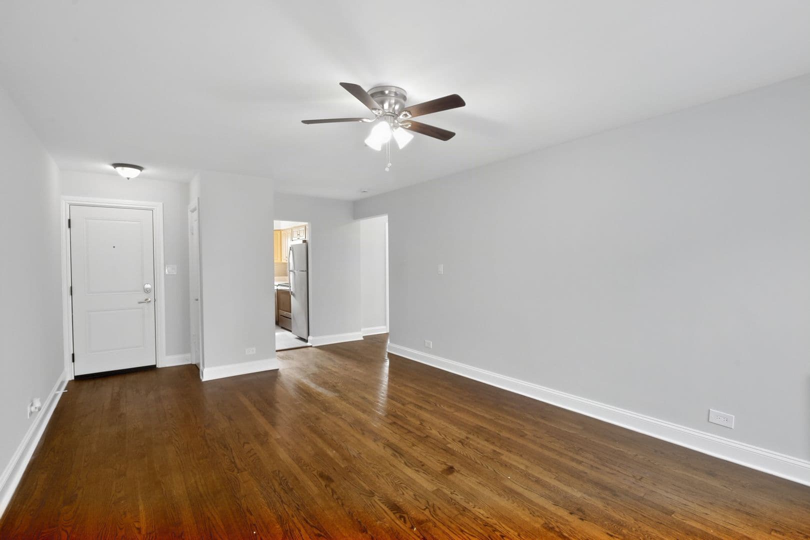 Chicago Apartment: 7630 - 38 N Eastlake Ter