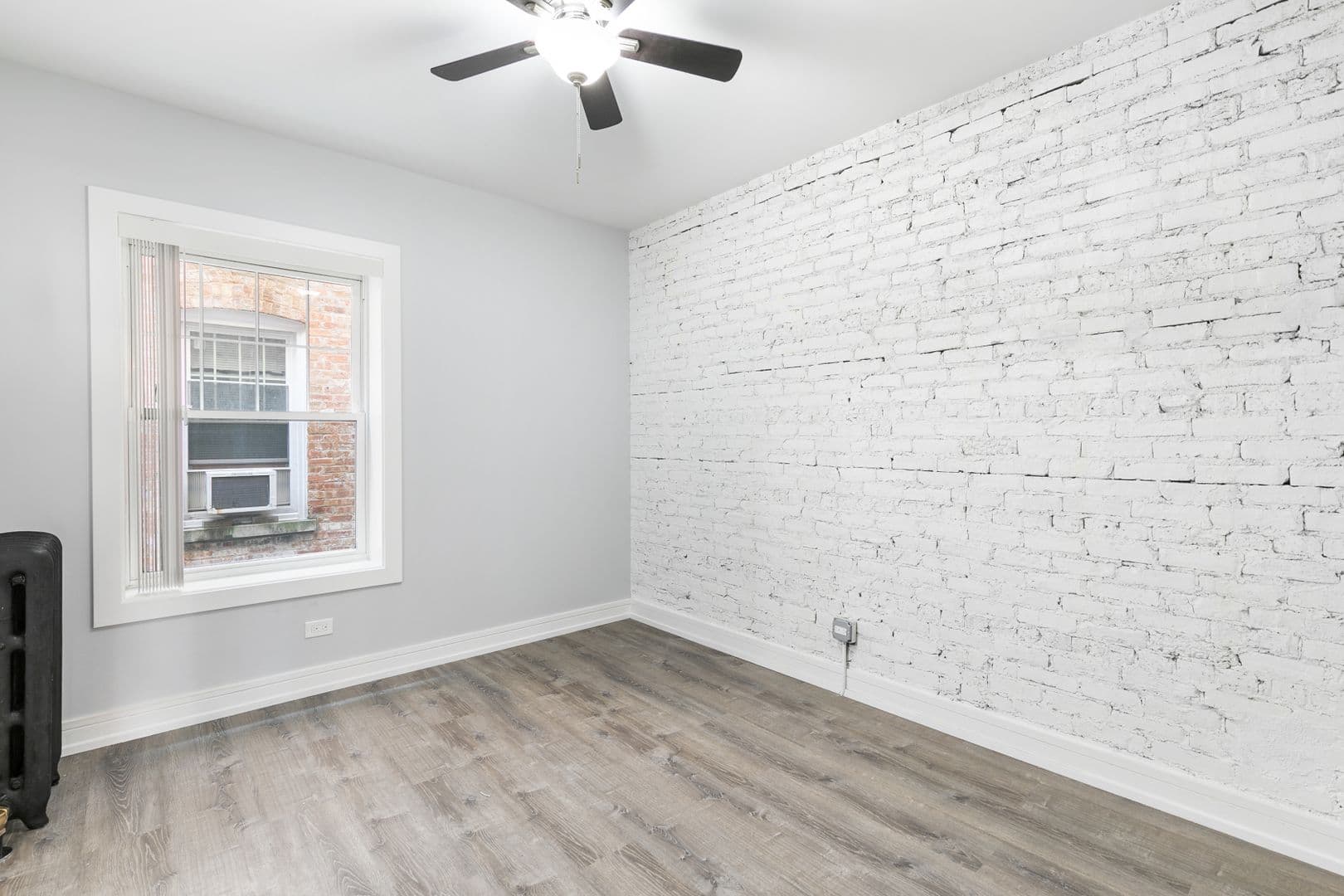 Chicago Apartment: 1902-1908 W Morse Ave