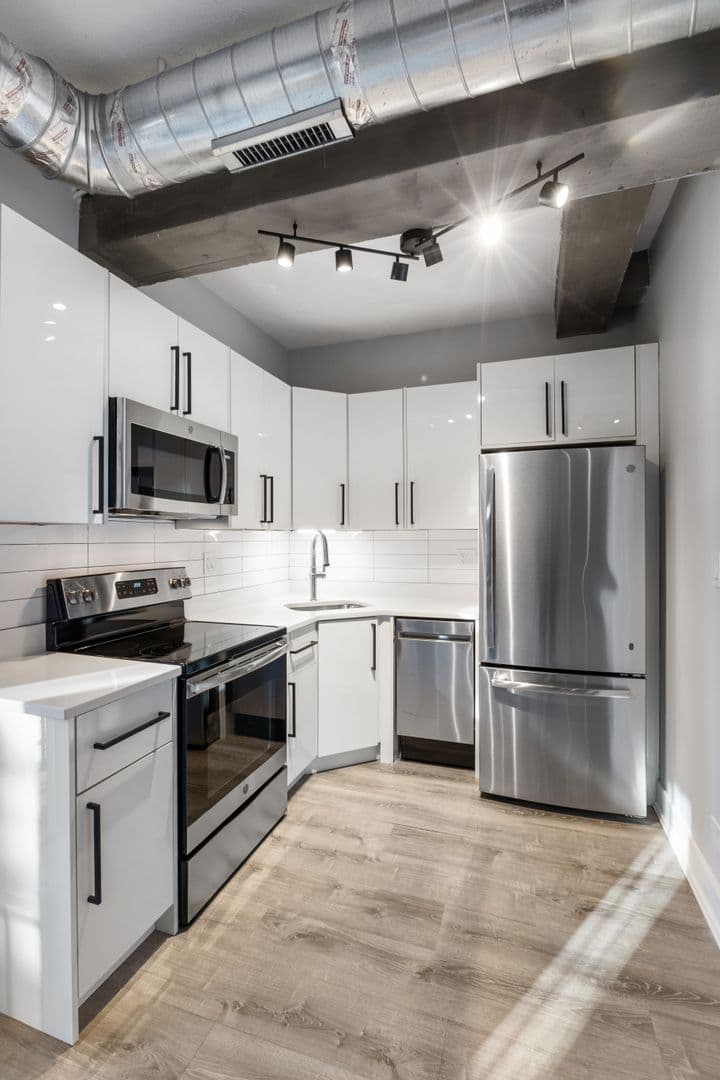 Chicago Apartment: 7645 N Sheridan Rd