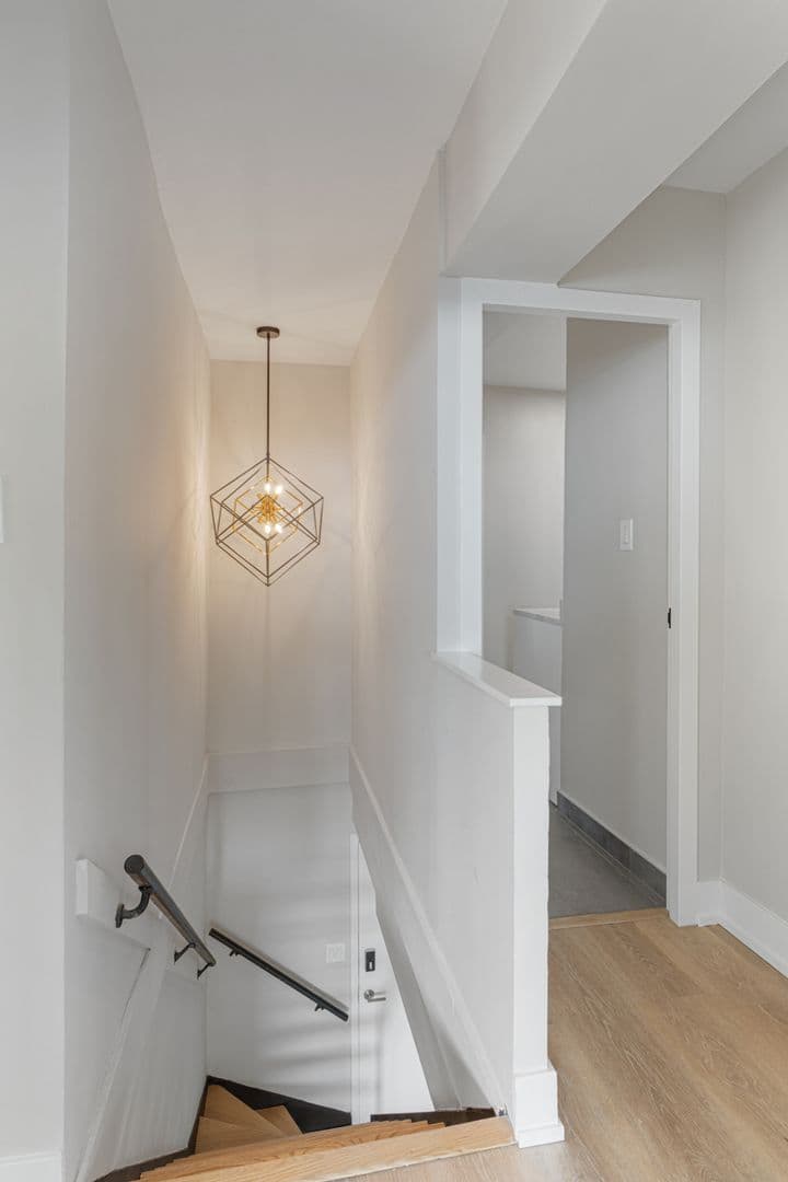 Chicago Apartment: 6166 N Sheridan Rd