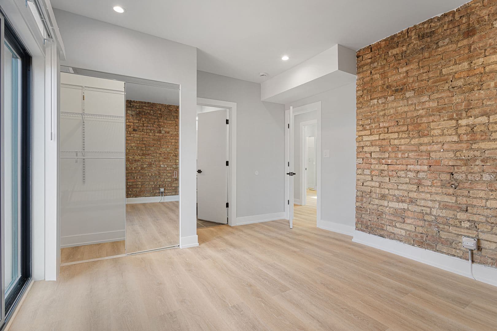Chicago Apartment: 1548-1558.5 W Juneway