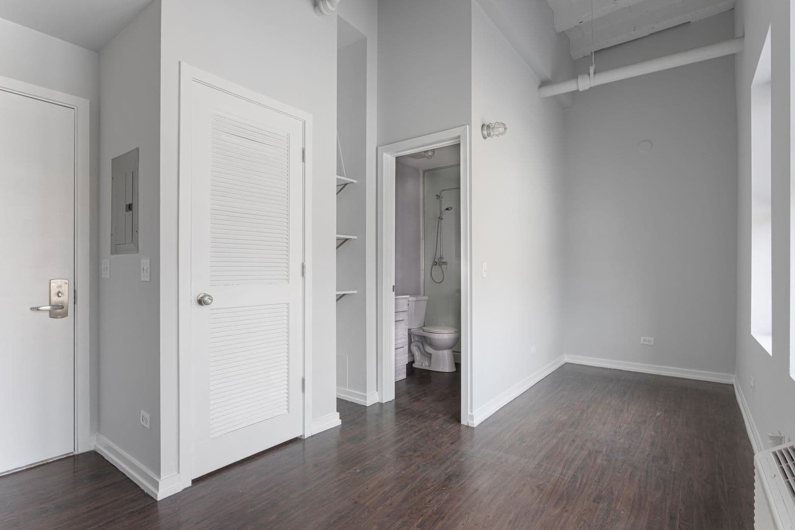 Chicago Apartment: 5718 N Winthrop Avenue