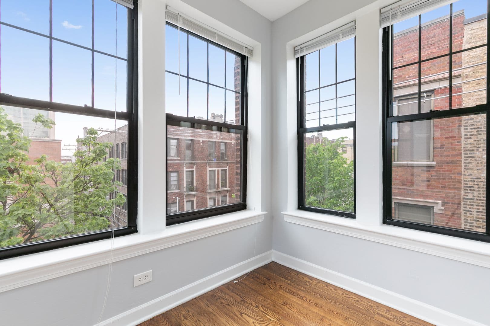 Chicago Apartment: 7700-7706 N Marshfield Ave; 1638-1642 W Jonquil Ter