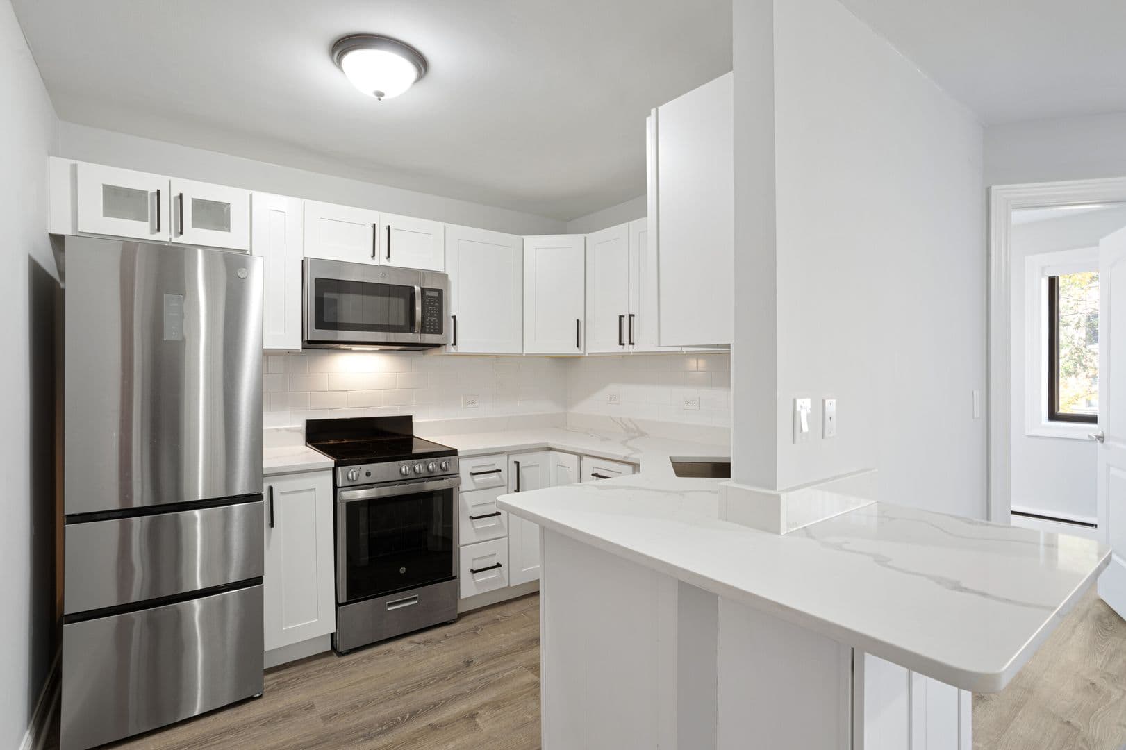 Chicago Apartment: 6029 N Winthrop Ave