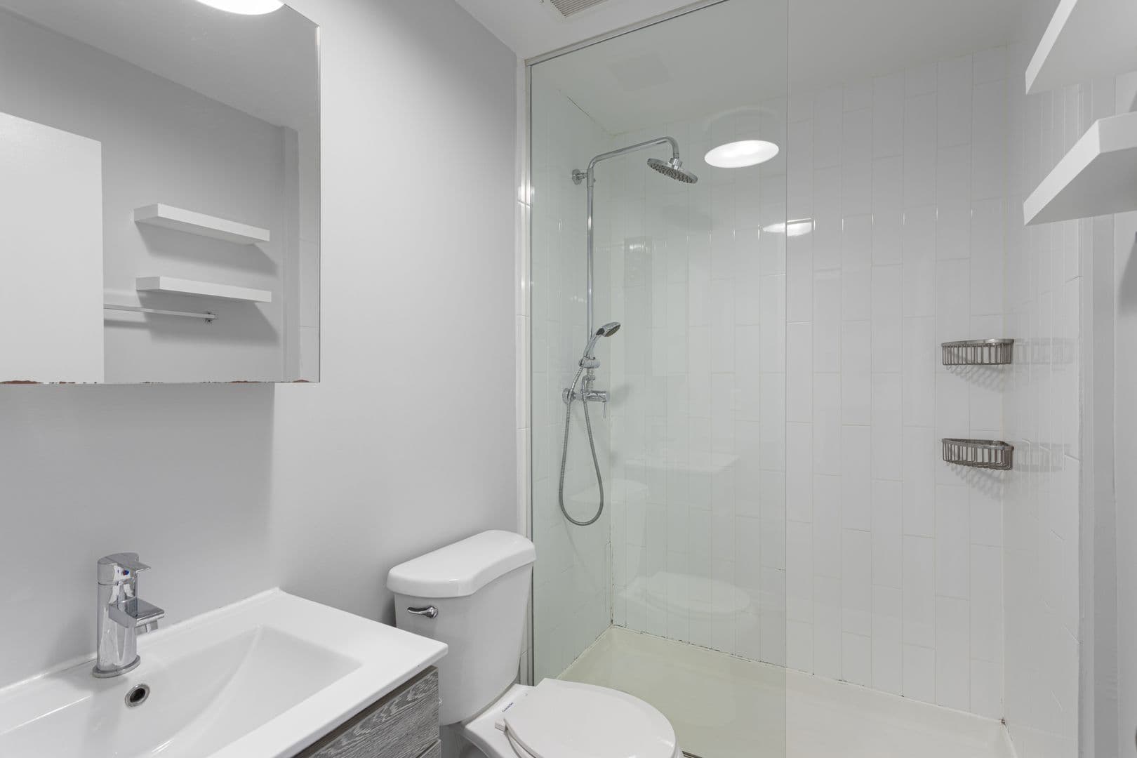 Chicago Apartment: 6134 N Kenmore
