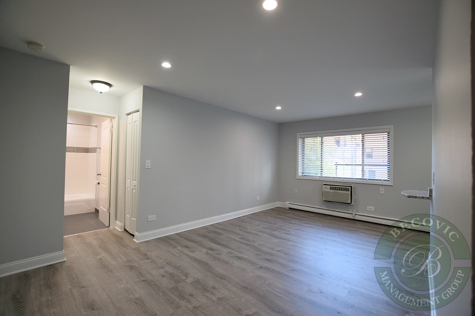 Chicago Apartment: 6201 N Kenmore Ave