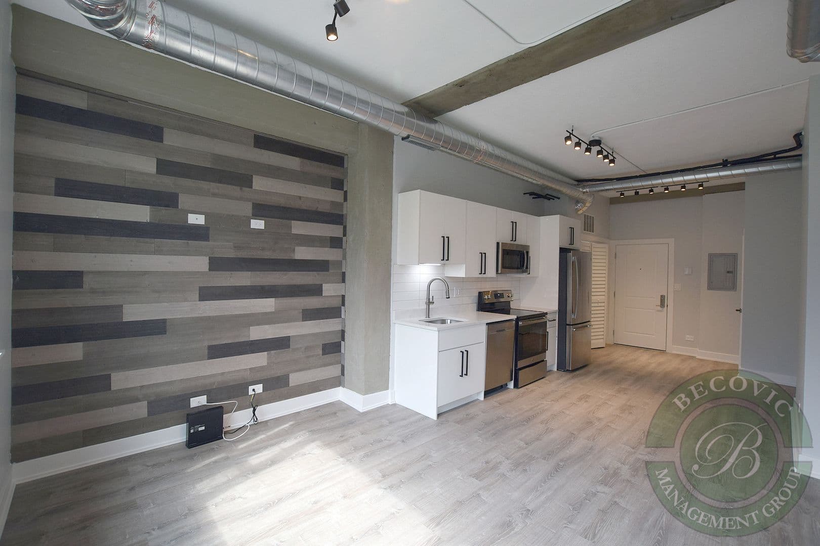 Chicago Apartment: 7645 N Sheridan Rd