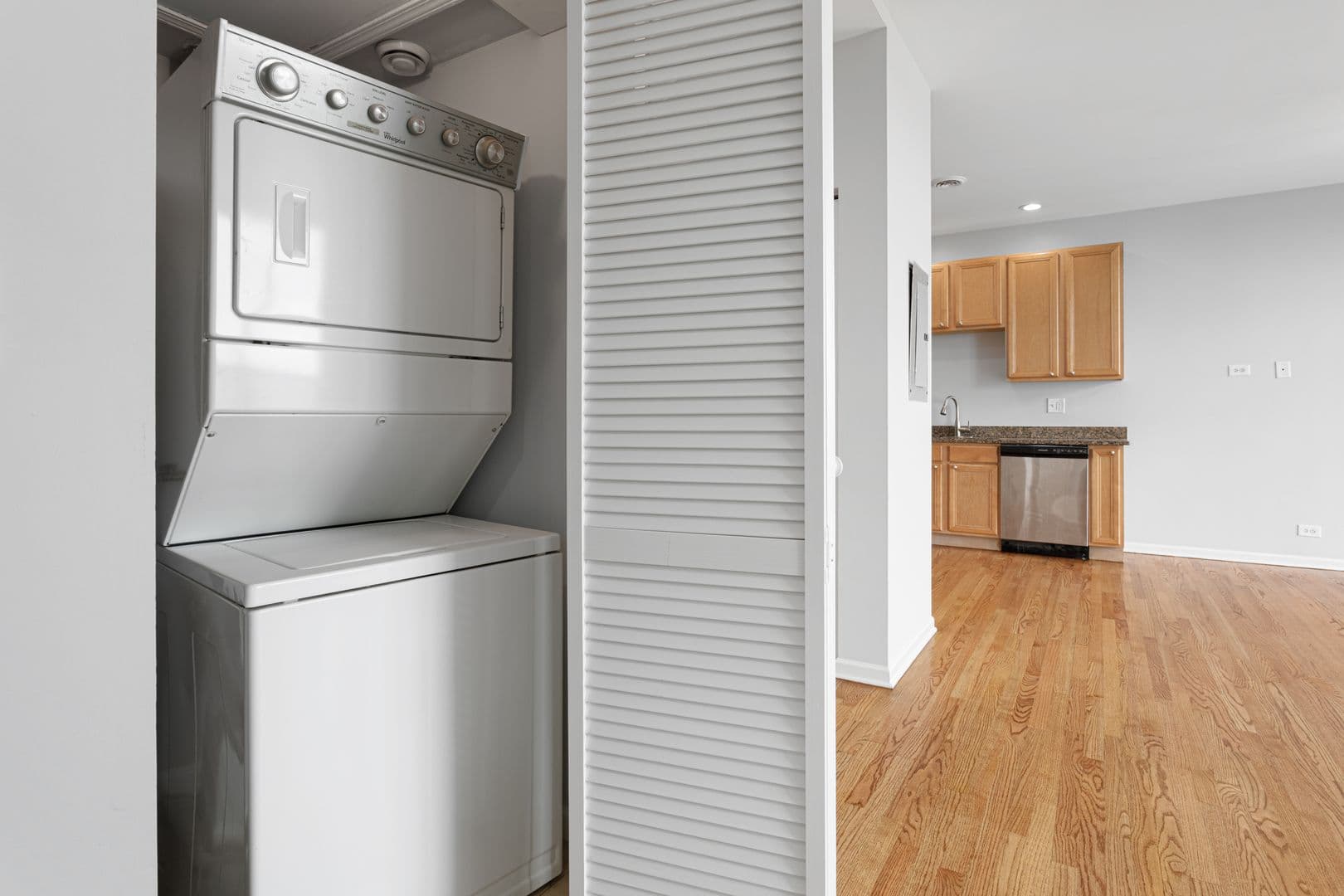 Chicago Apartment: 2451 W Howard Street