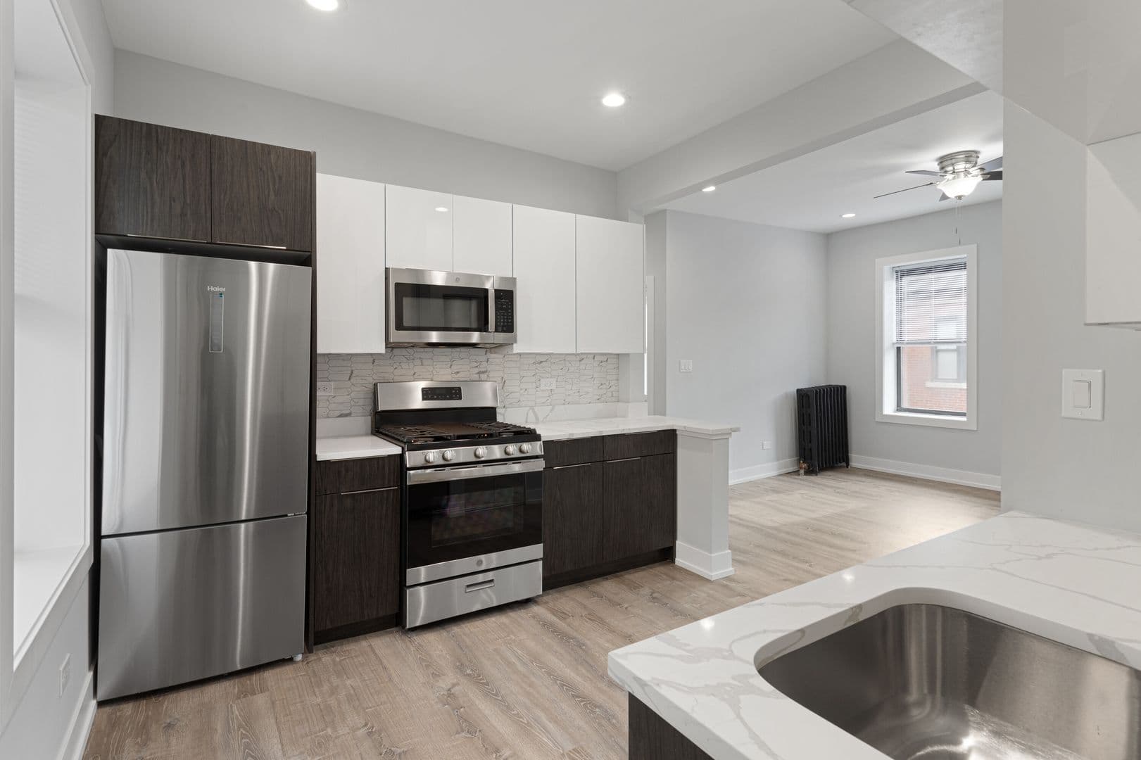Chicago Apartment: 7417-27 N Clark