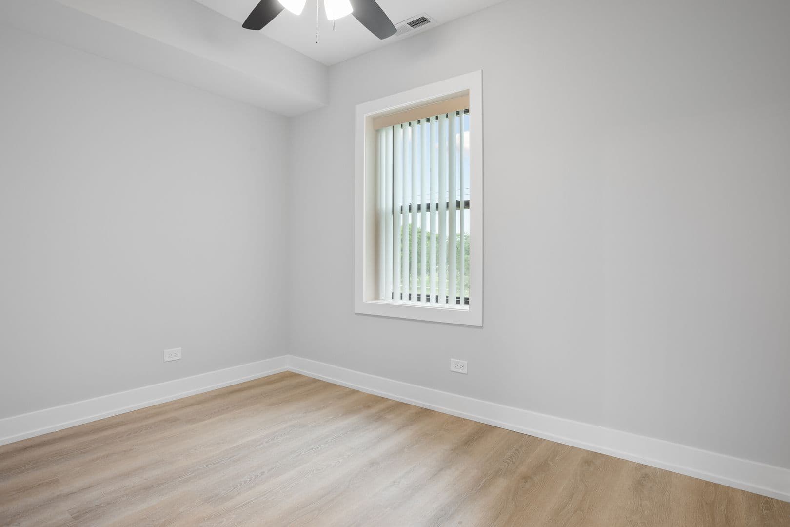 Chicago Apartment: 1548-1558.5 W Juneway
