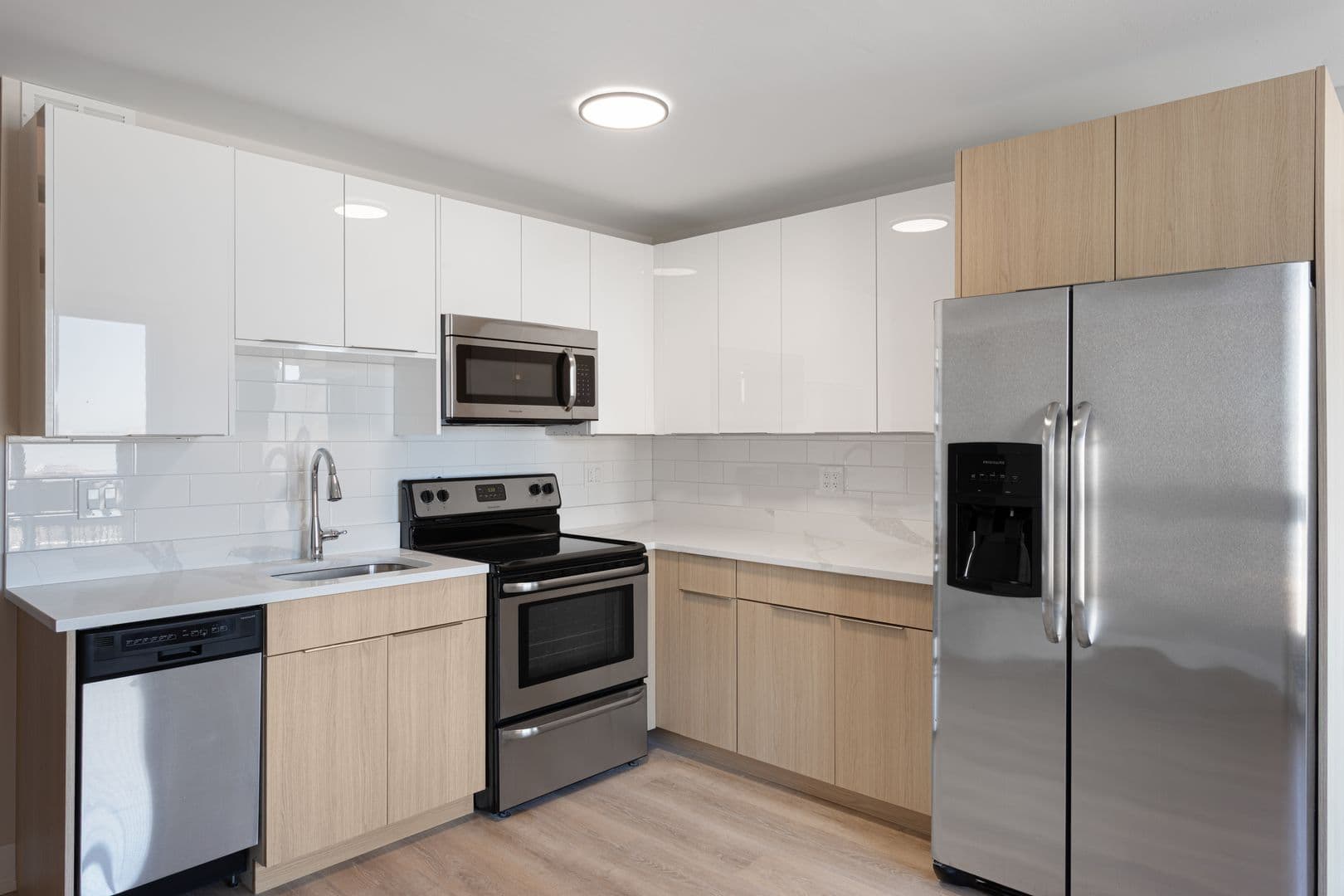 Chicago Apartment: 6166 N Sheridan Rd