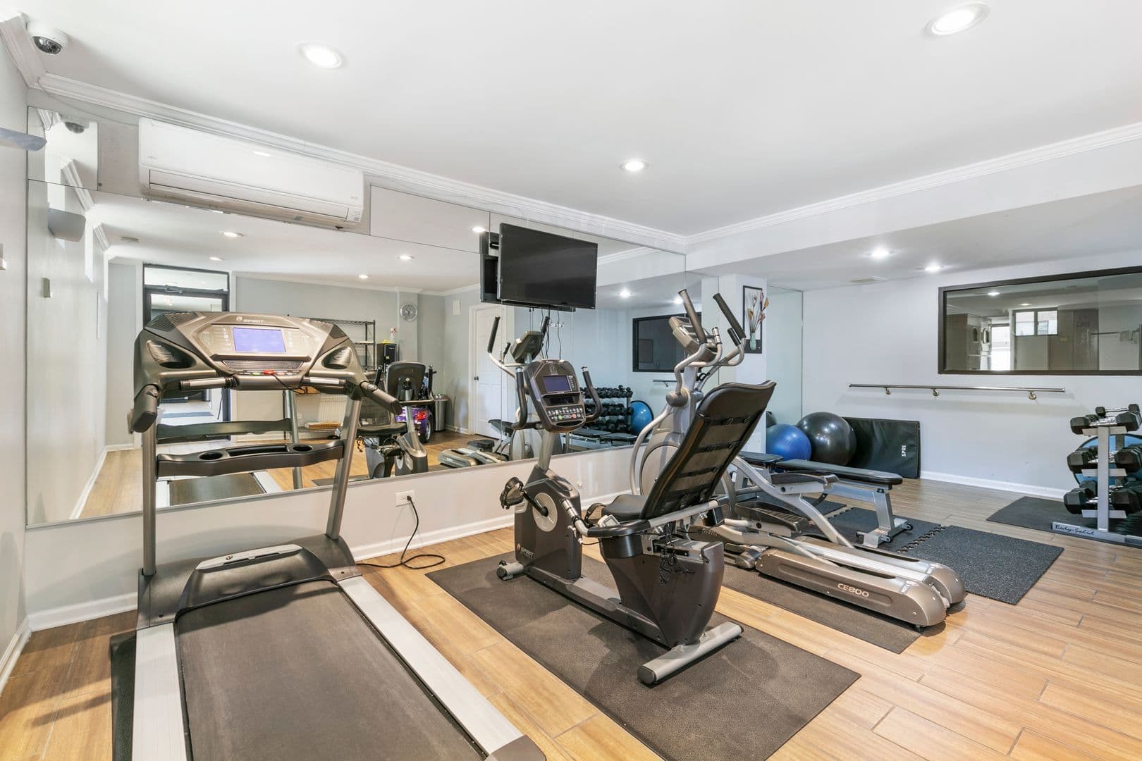 Chicago Apartment: 6001 N Kenmore Avenue