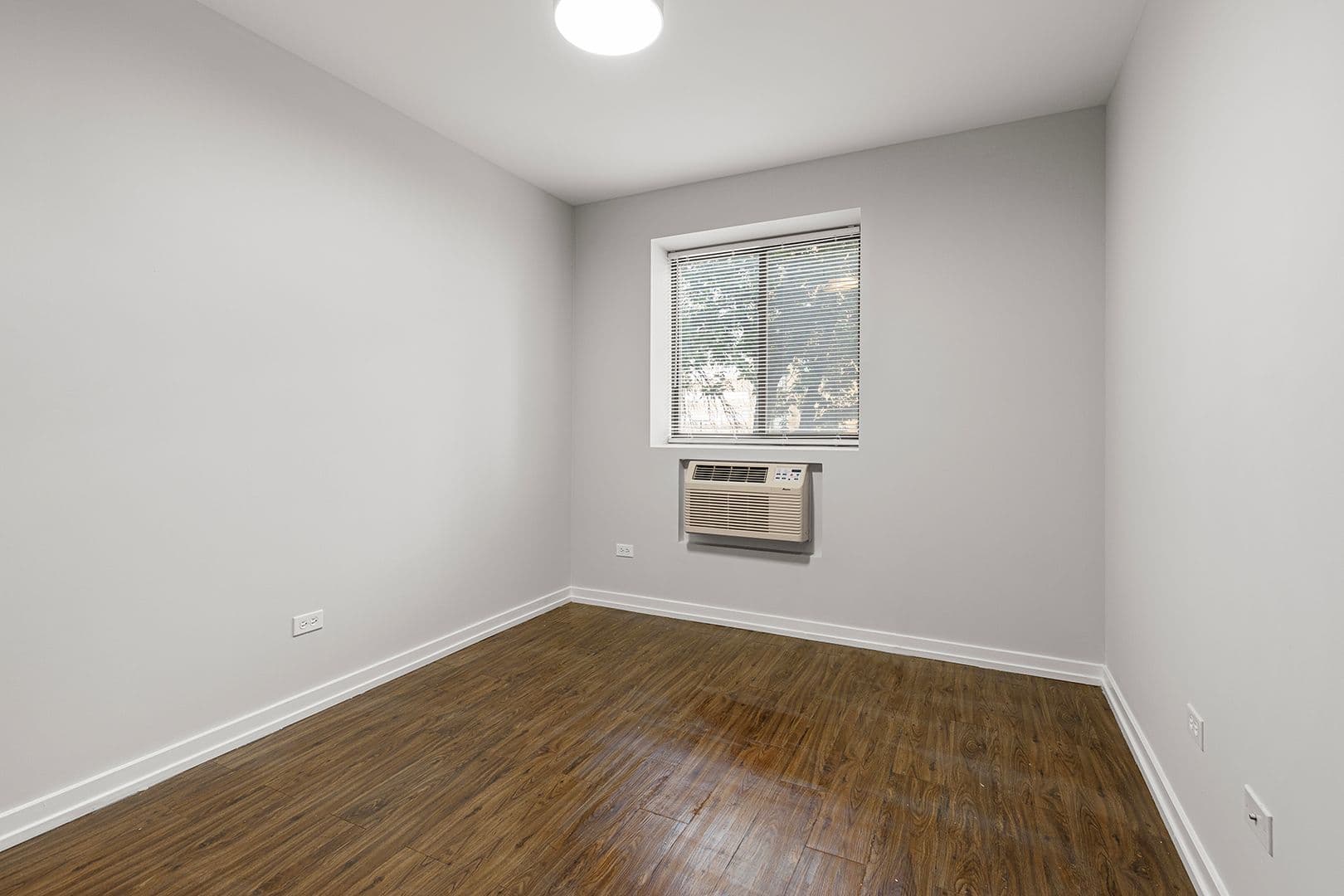 Chicago Apartment: 6134 N Kenmore