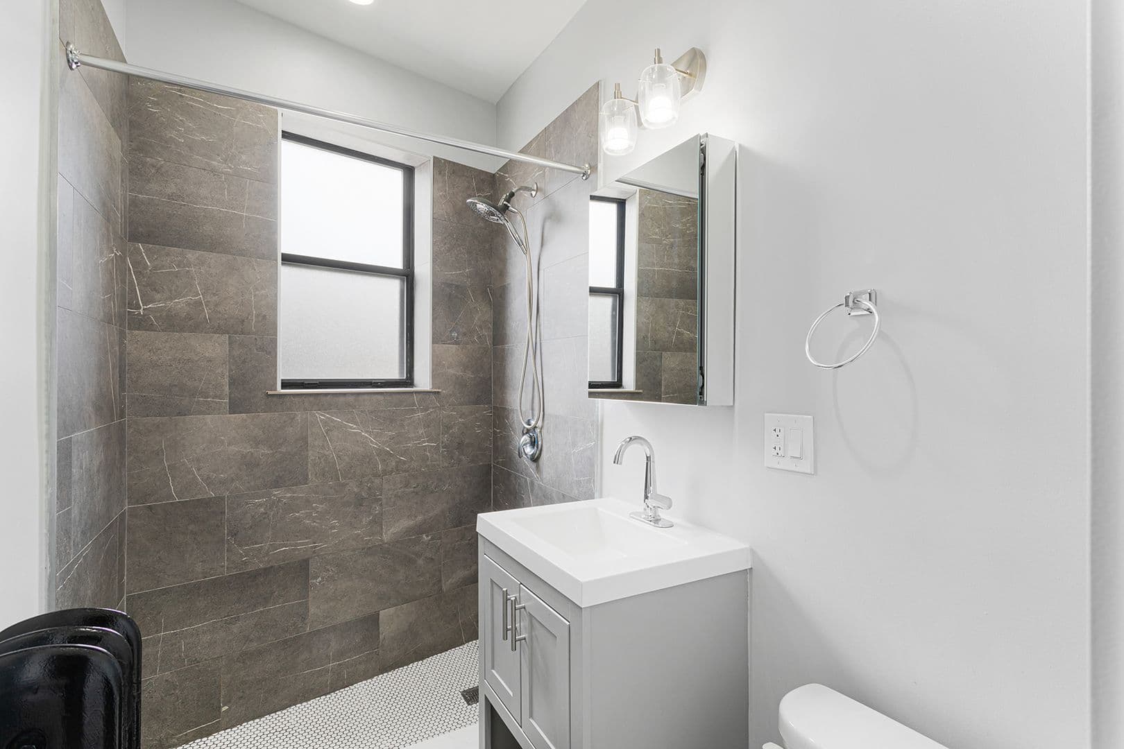 Chicago Apartment: 7618 - 26 N.Eastlake Terrace