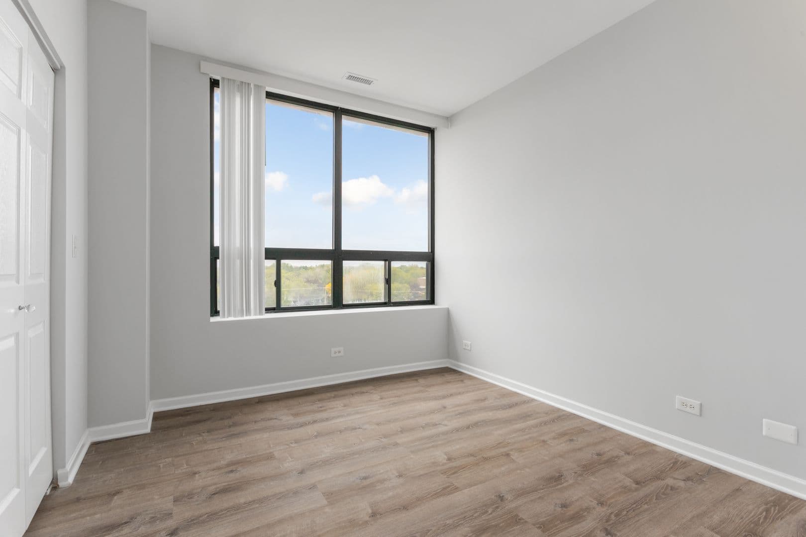 Chicago Apartment: 2451 W Howard Street