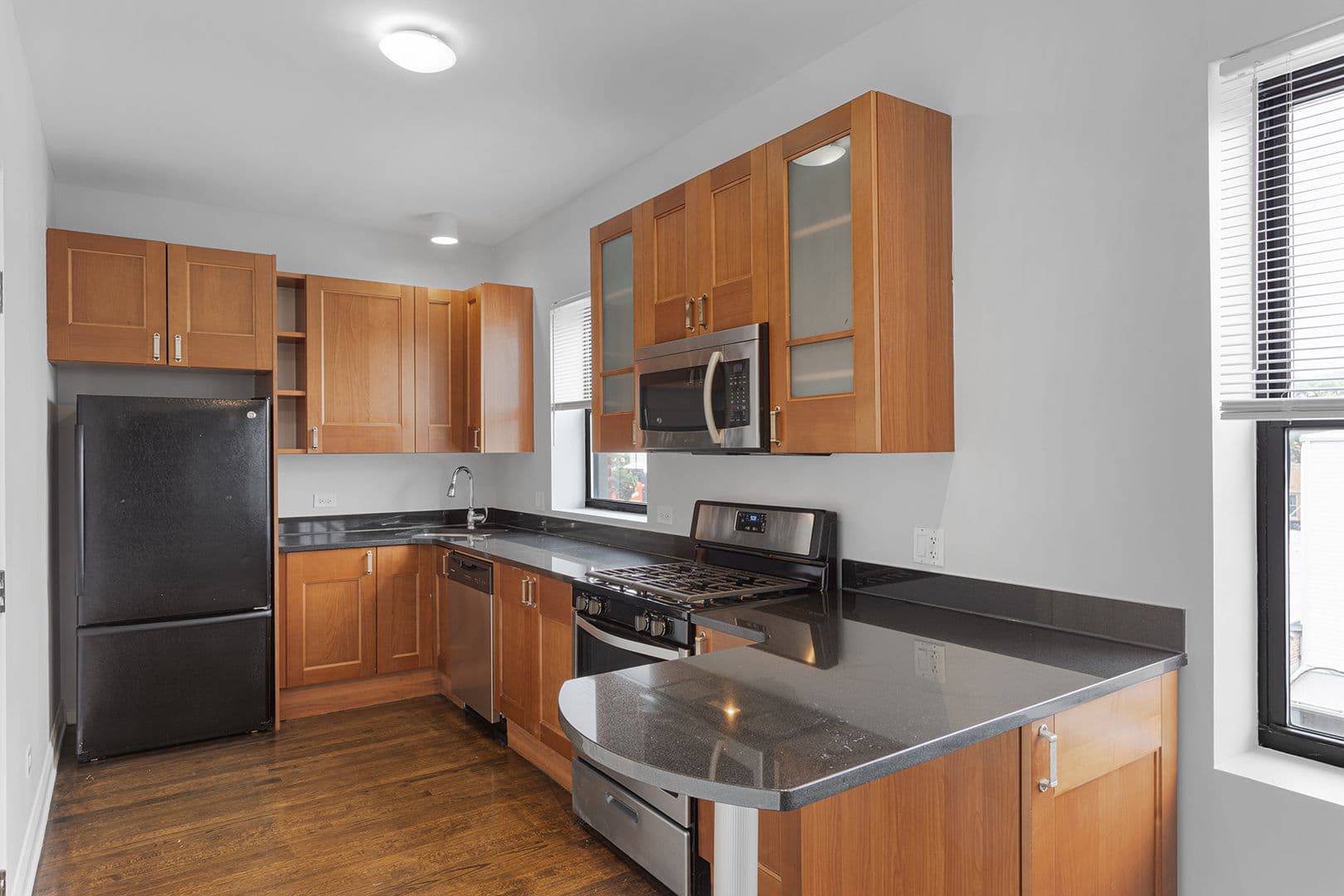 Chicago Apartment: 7526-7530 N Seeley Avenue