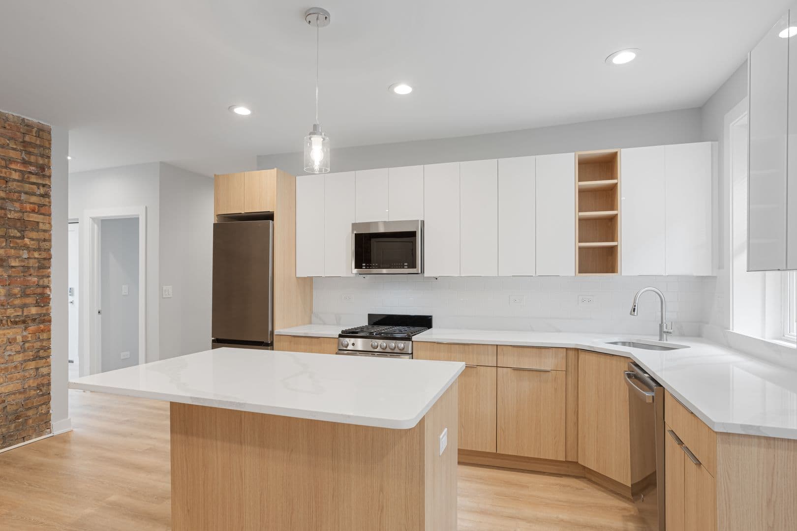 Chicago Apartment: 7381-89 N. Damen Ave