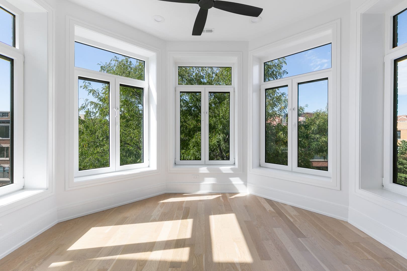 Chicago Apartment: 7729-31 N Eastlake Terrace