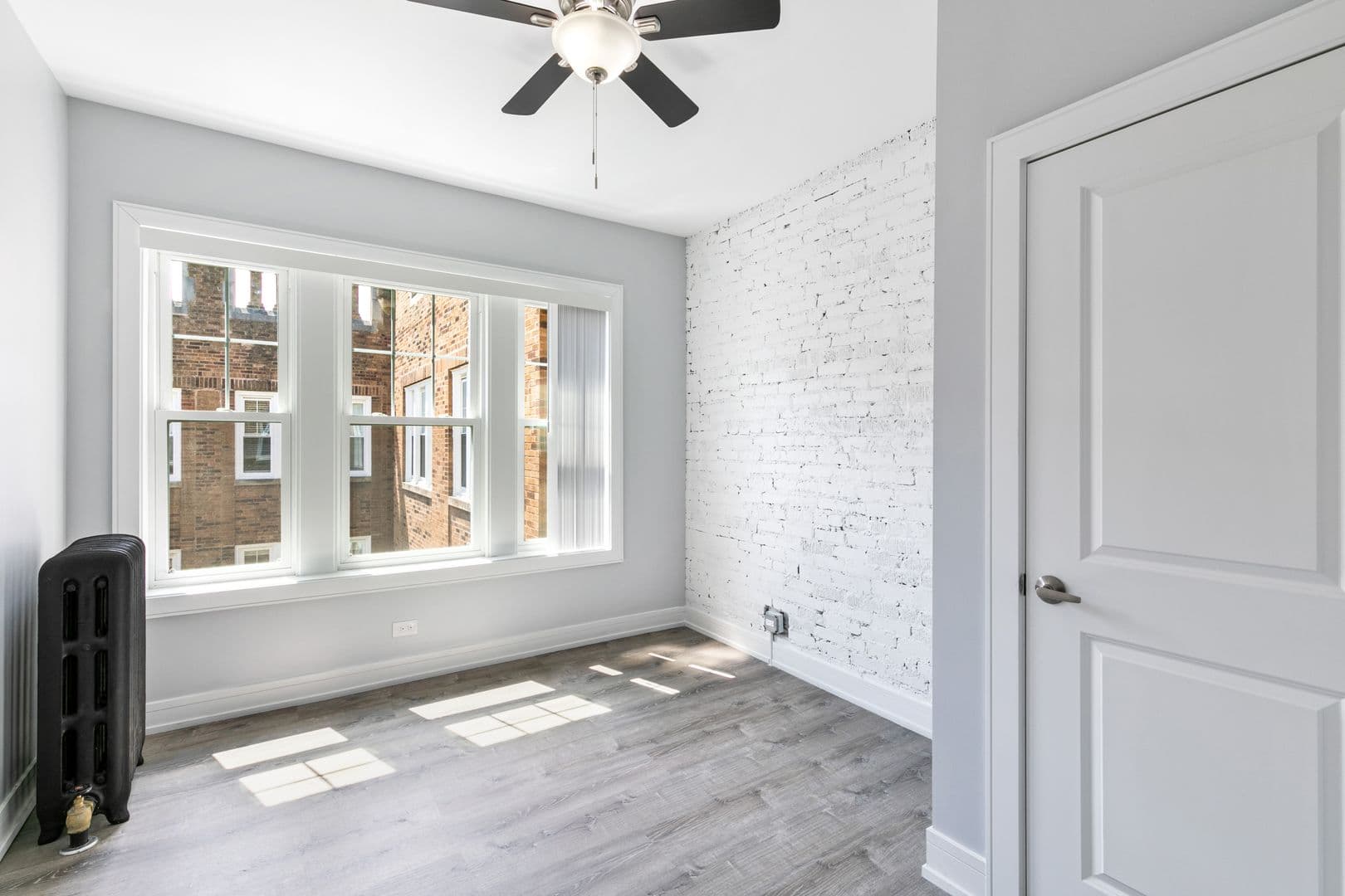 Chicago Apartment: 1902-1908 W Morse Ave