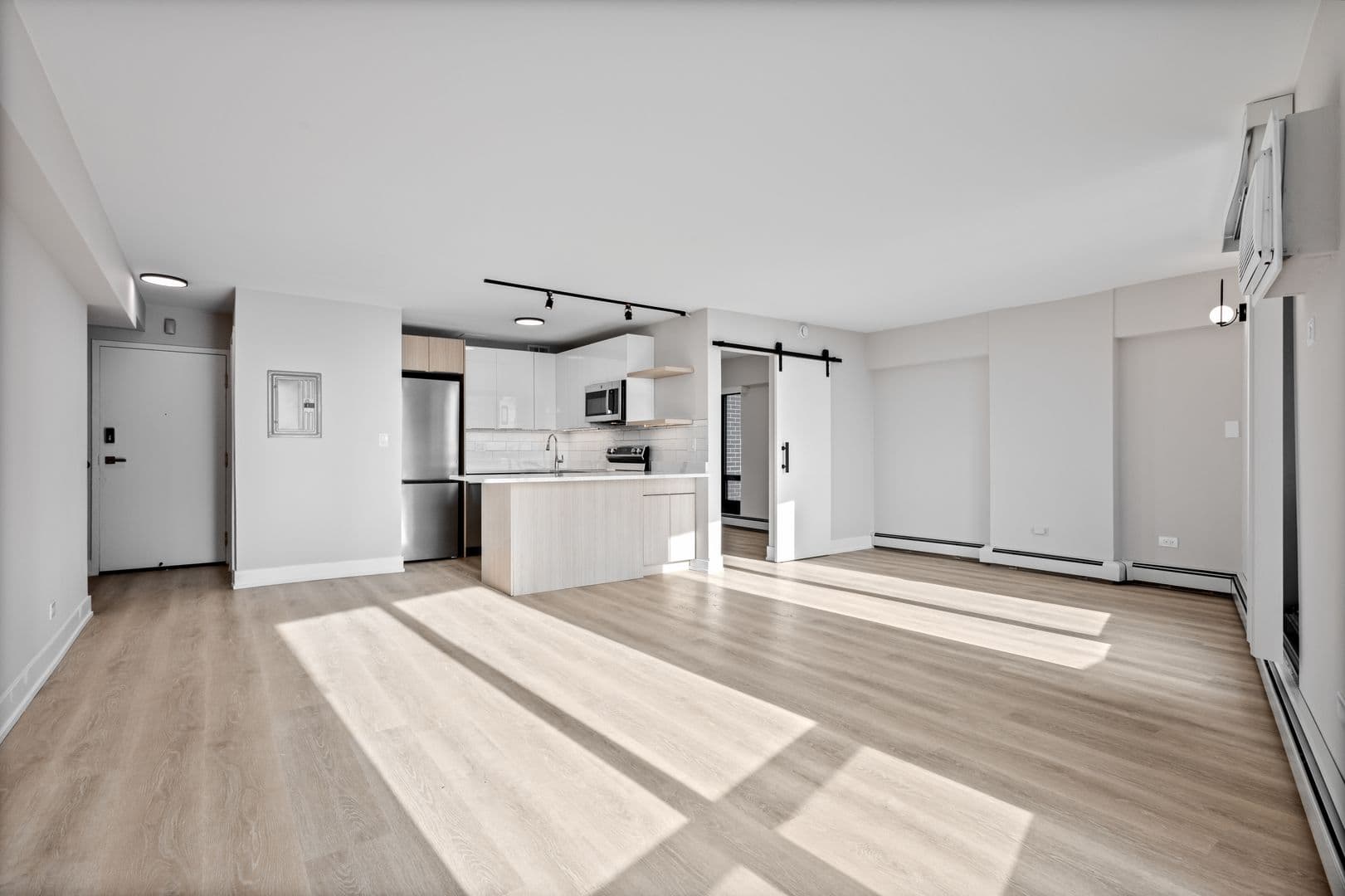 Chicago Apartment: 6166 N Sheridan Rd