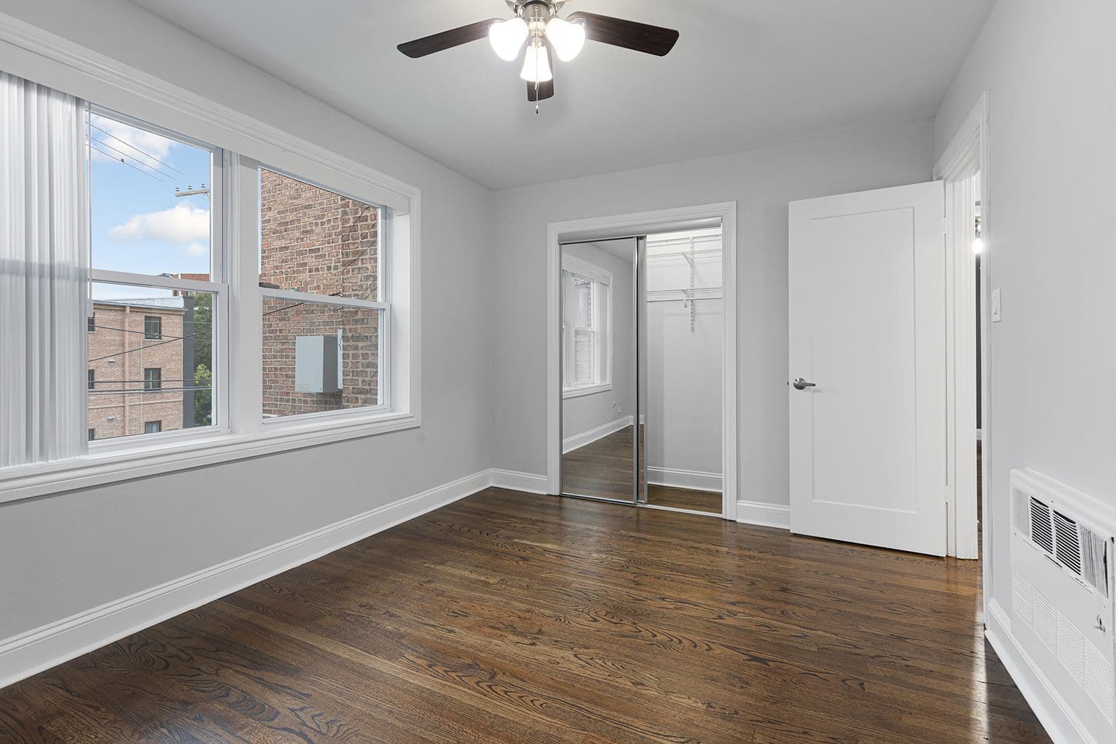 Chicago Apartment: 7630 - 38 N Eastlake Ter