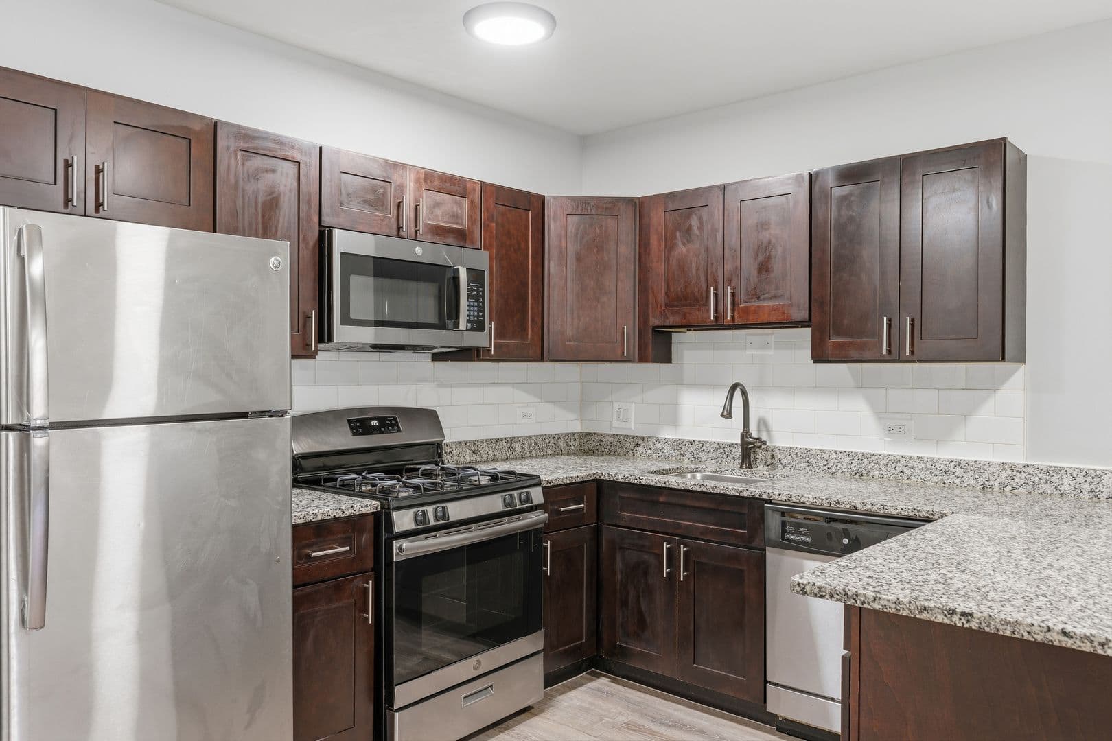 Chicago Apartment: 7736-42 N Ashland Ave