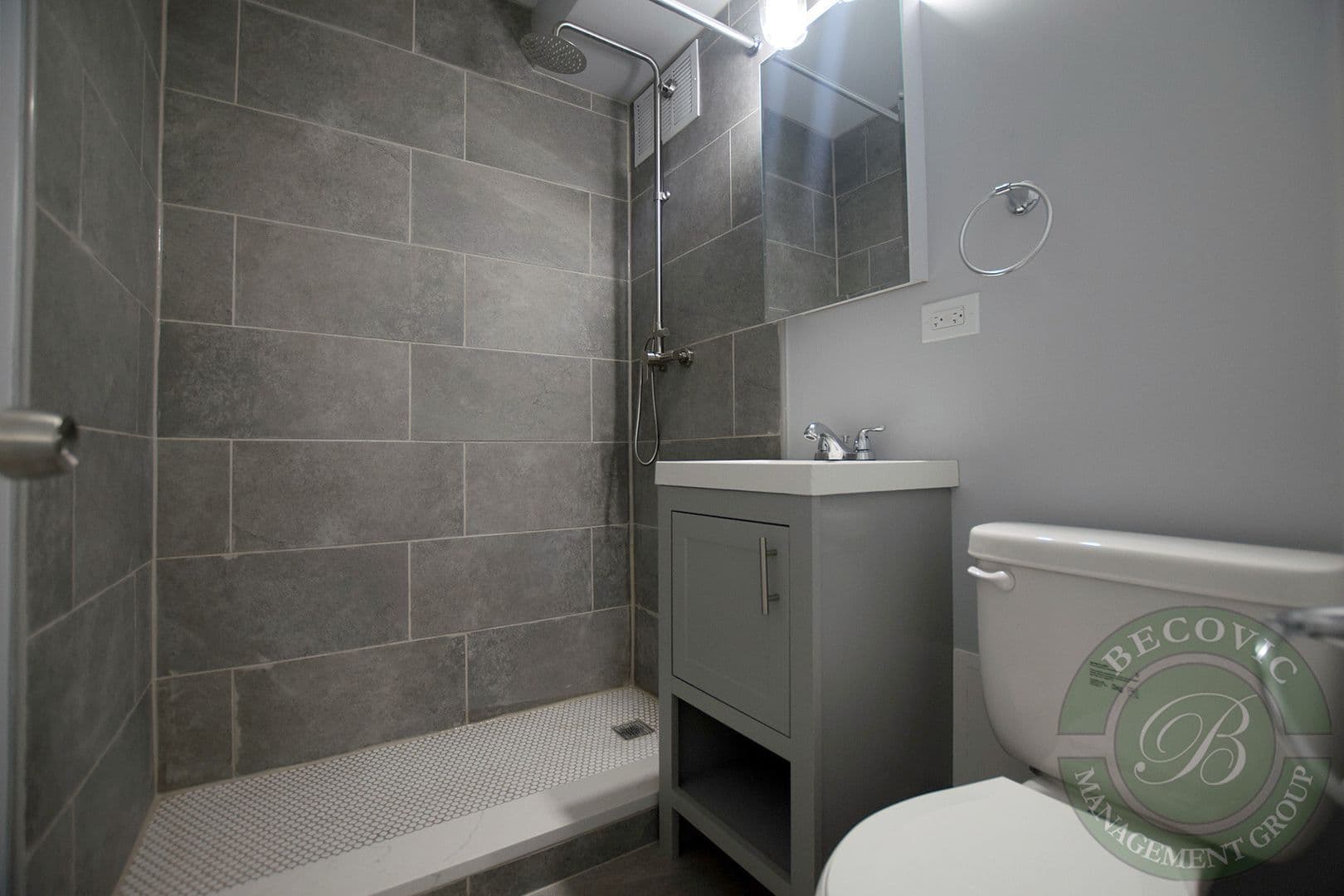 Chicago Apartment: 7710 N Sheridan Rd