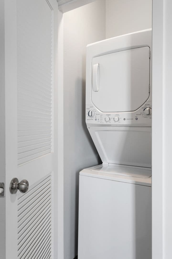 Chicago Apartment: 1325 W Wilson Avenue