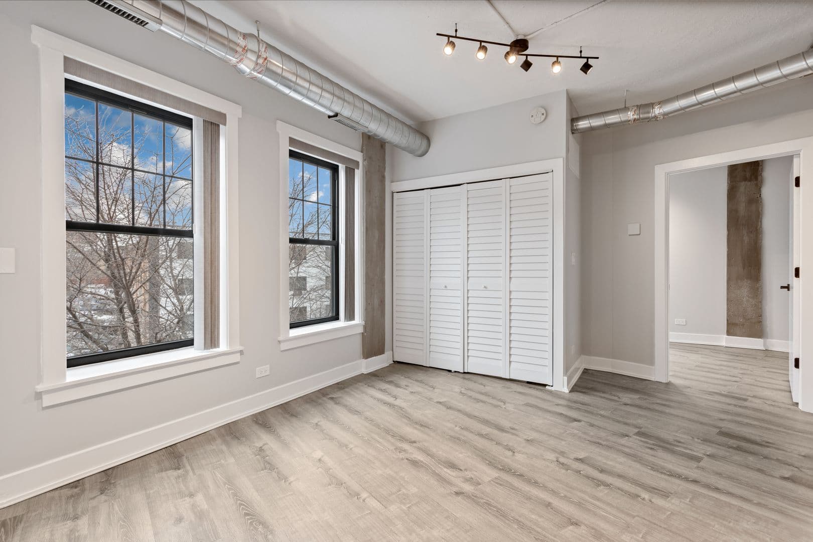 Chicago Apartment: 7645 N Sheridan Rd