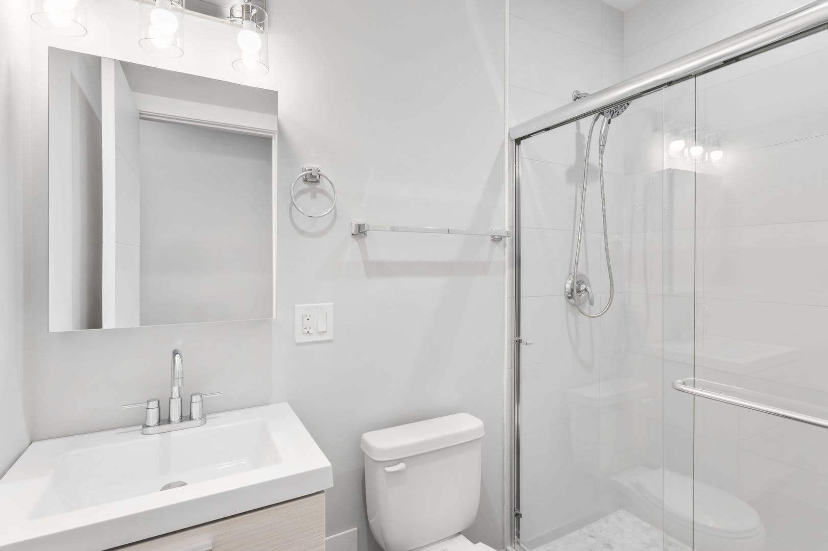 Chicago Apartment: 1548-1558.5 W Juneway