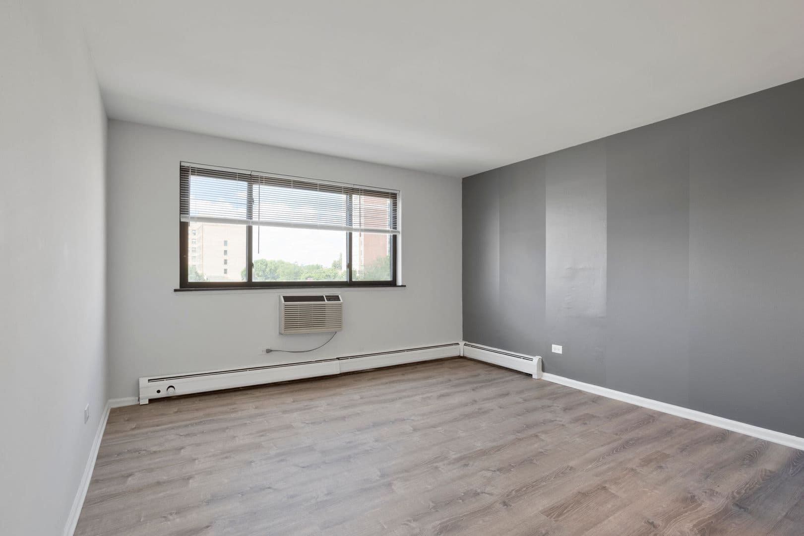 Chicago Apartment: 6758 N. Sheridan Rd.