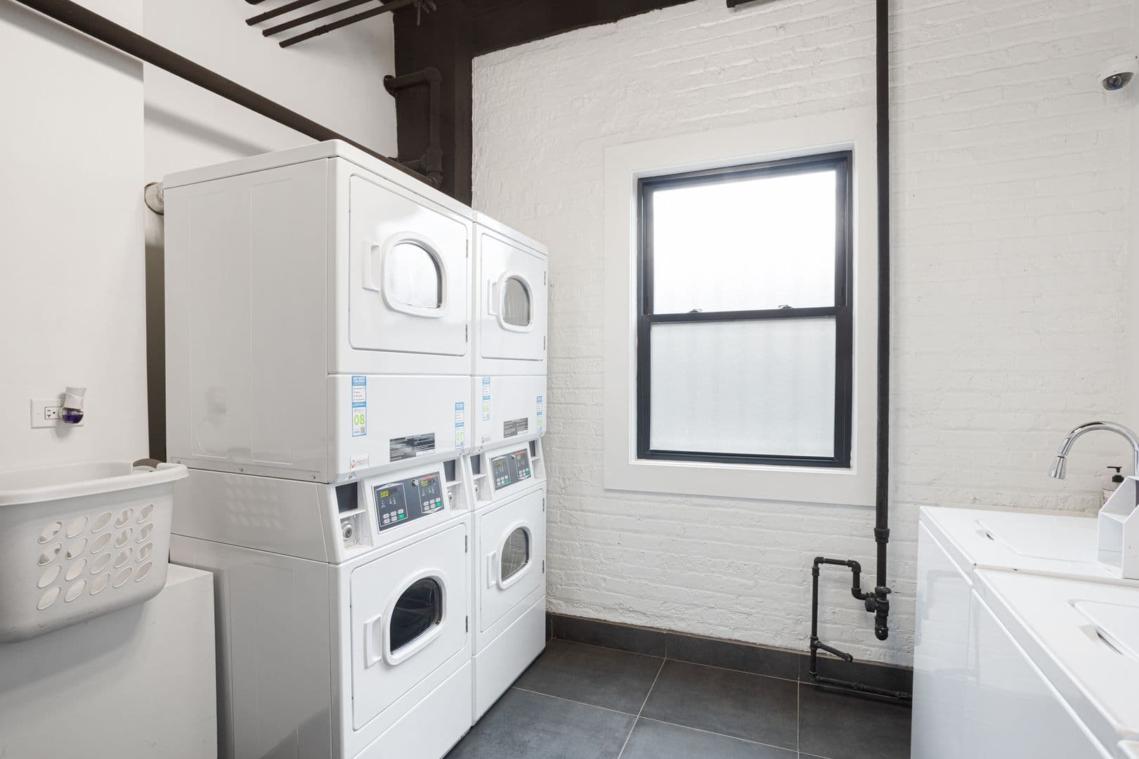 Chicago Apartment: 6026 N Winthrop