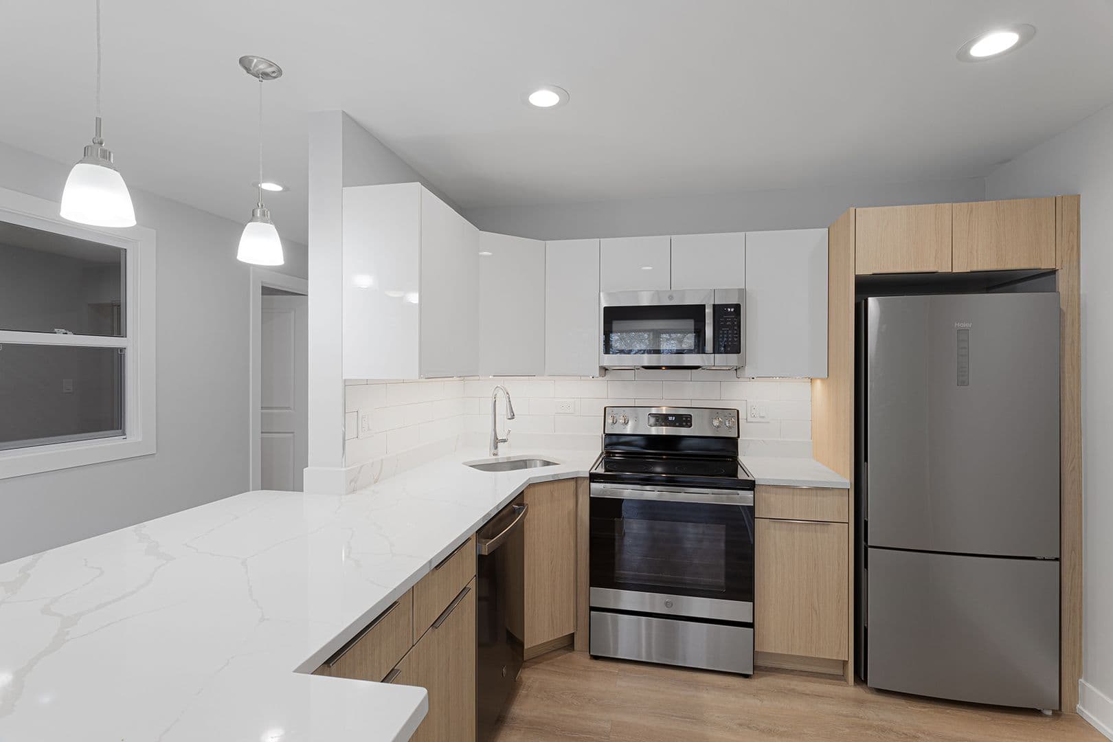 Chicago Apartment: 7070 N Sheridan Rd