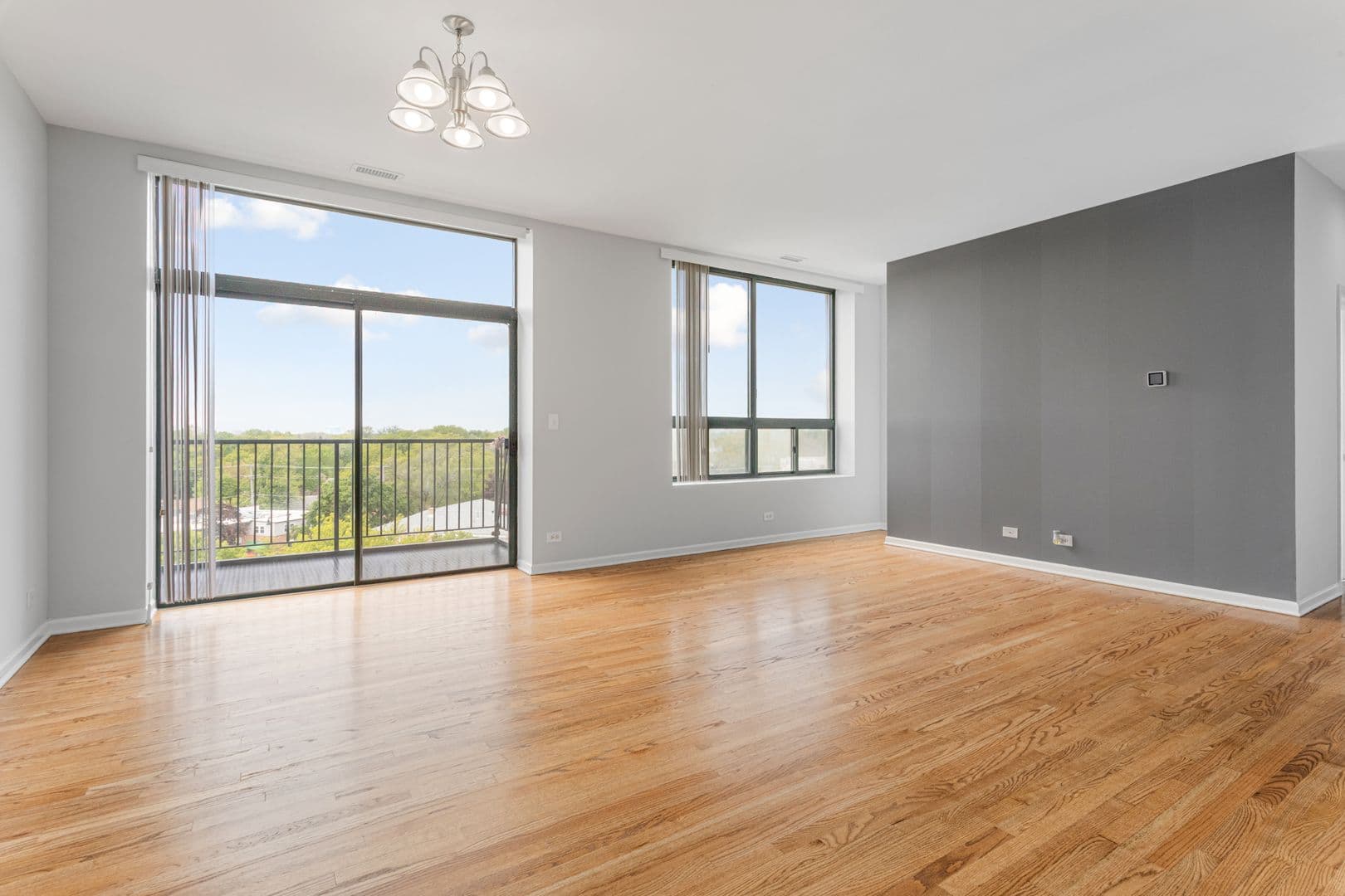Chicago Apartment: 2451 W Howard Street